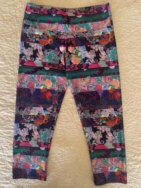 Women’s boho Colorful Floral Stripe Capri Leggings - Multicolor Size Small NWOT